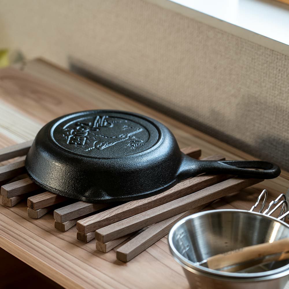 LODGEスキレット6インチハーフ1/2インチウルフL3SWLWFロッジアウトドア