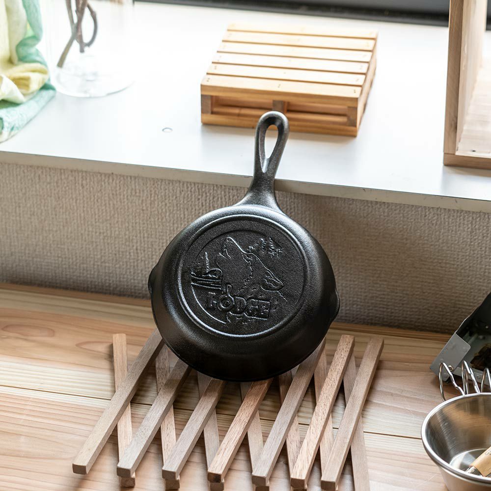 LODGEスキレット6インチハーフ1/2インチウルフL3SWLWFロッジアウトドア