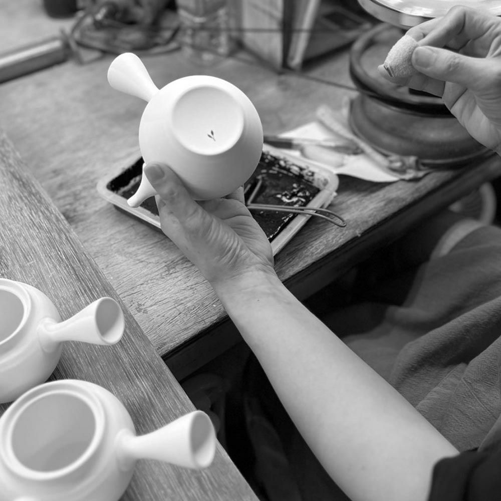 WDH茶器セット急須湯呑2個入り桐箱入り錆釉日本製贈答工芸