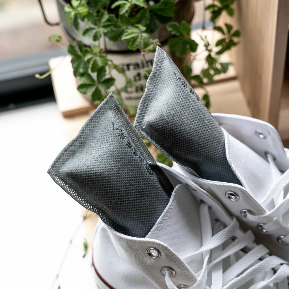 炭のある心地いい暮らし。出雲屋炭八北欧グレー8点セット調湿木炭大袋湿気除湿室内用結露防止対策押入れ用繰り返し炭八ミニタンス用小袋送料無料除湿剤乾燥材脱臭下駄箱用車内