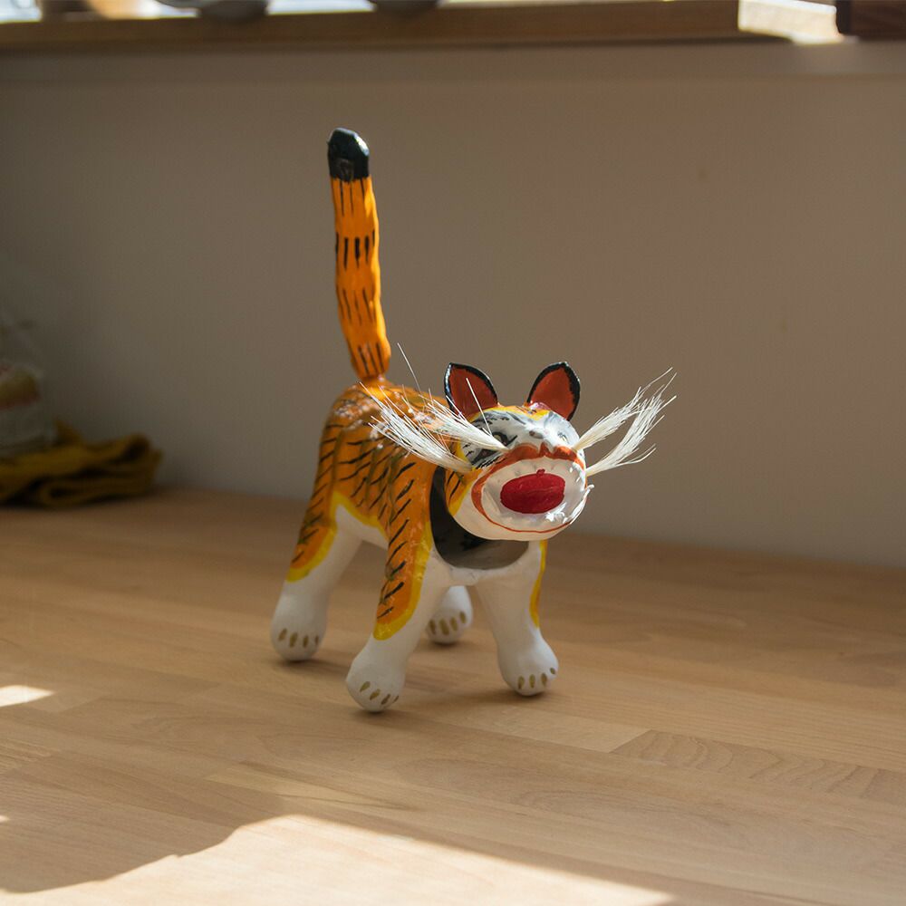 張り子虎HARIKOTORAトラ張り子首振り虎＆NUT