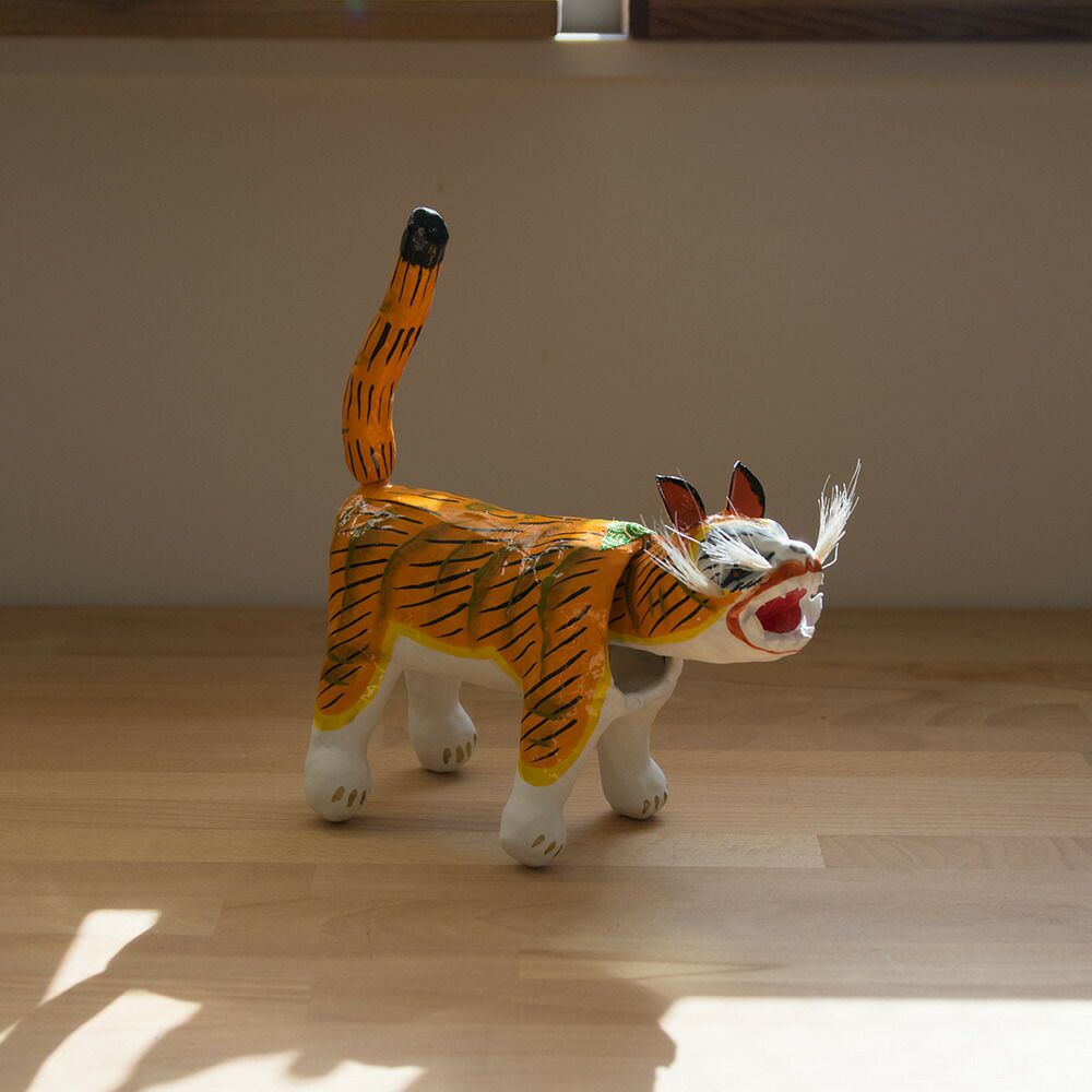 張り子虎HARIKOTORAトラ張り子首振り虎＆NUT