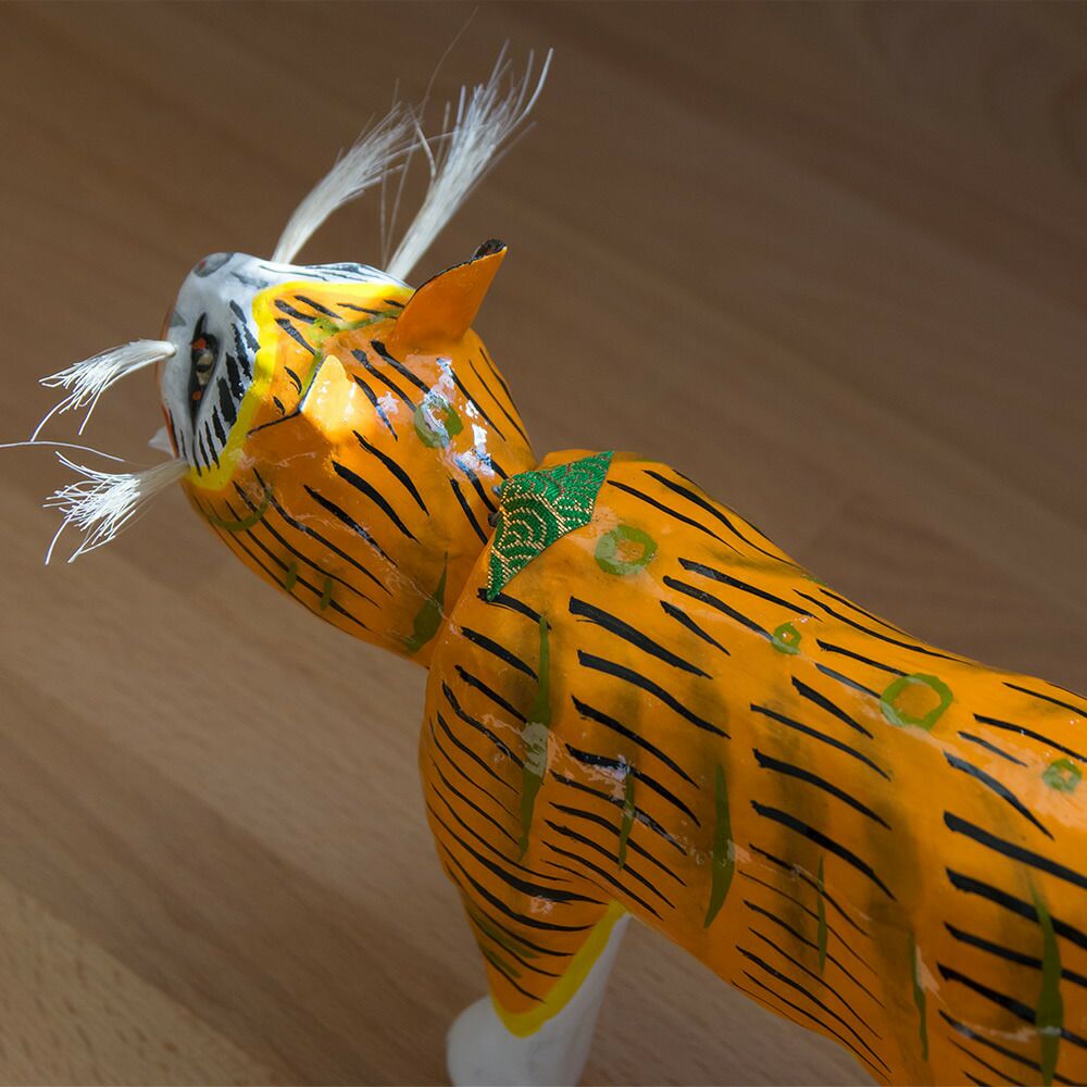 張り子虎HARIKOTORAトラ張り子首振り虎＆NUT