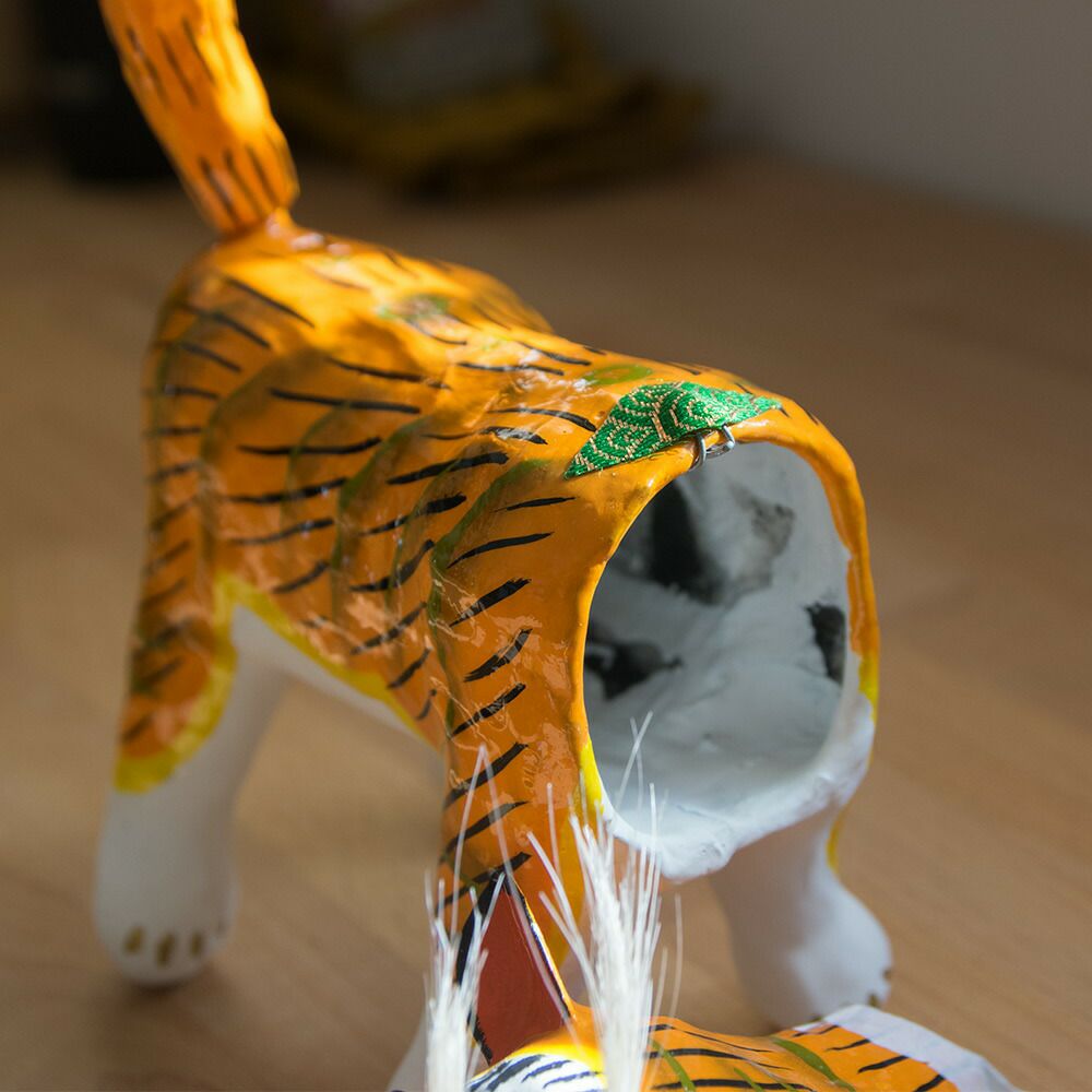 張り子虎HARIKOTORAトラ張り子首振り虎＆NUT