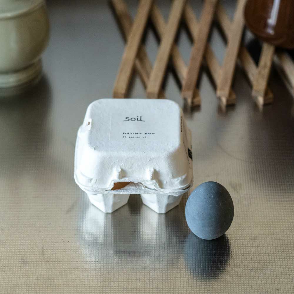 ソイルドライングエッグ4個セットsoilDryingEgg調湿脱臭剤珪藻土
